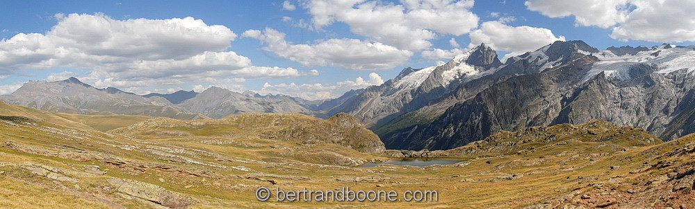 lac lérié et massif de La Meije - hautes alpes - France
