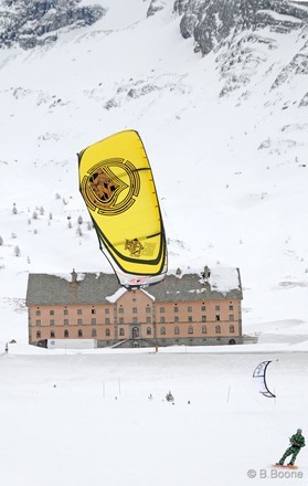 Romain Luppi - Simplon pass - snowkite en Suisse