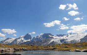 lac noir et massif de La Meije - hautes alpes - France