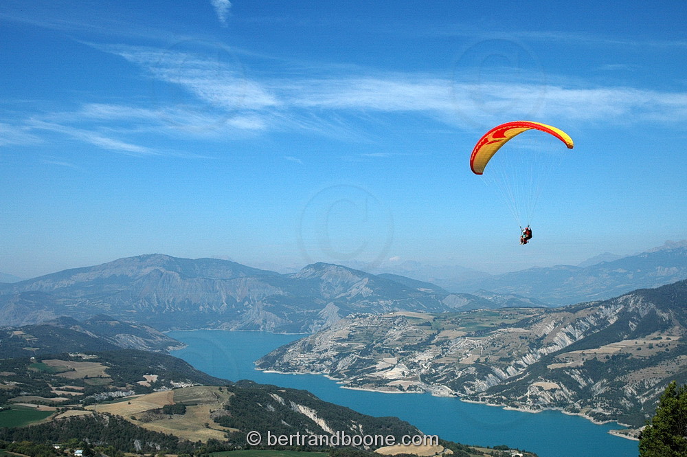 parapente à St Vincent les Forts-lac de Serre Ponçon