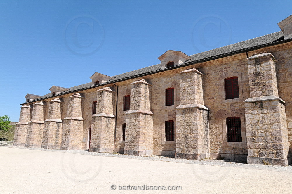 l'arsenal - Mont Dauphin (05) Fr