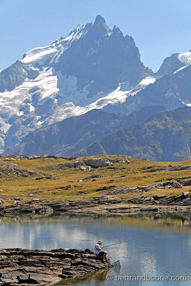lac noir et massif de La Meije - hautes alpes - France