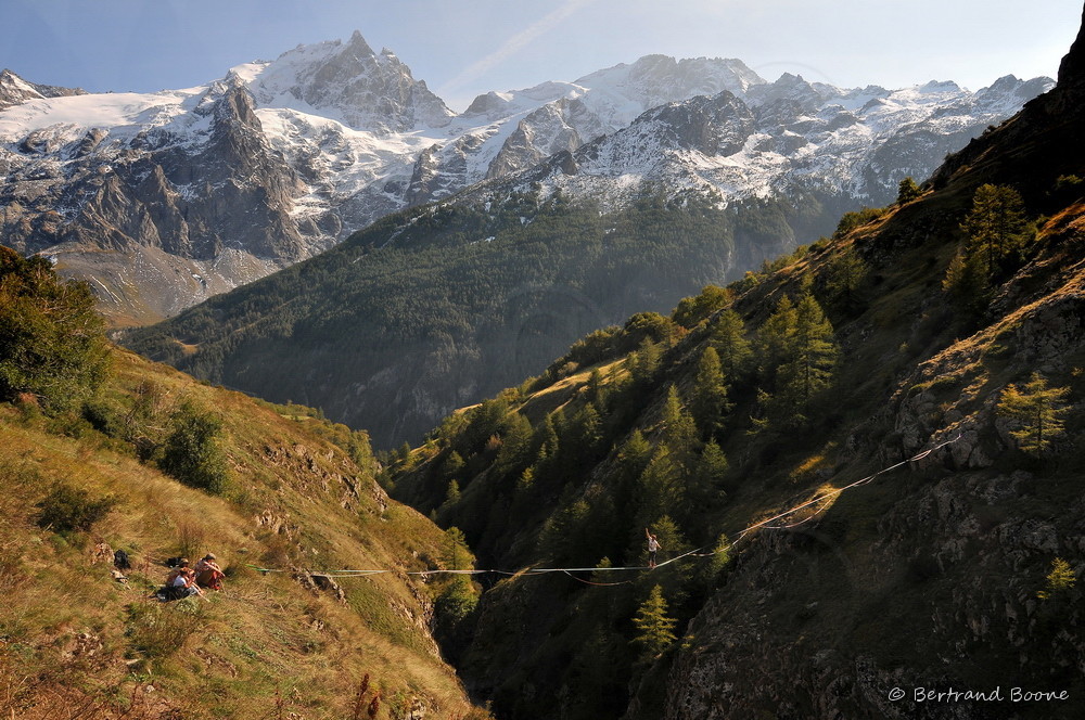 Slackline au Chazelet - La Grave - Hautes Alpes - France