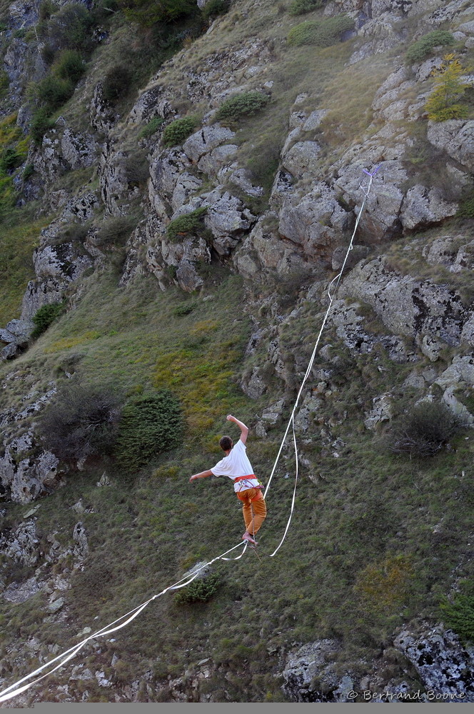 Slackline au Chazelet - La Grave - Hautes Alpes - France