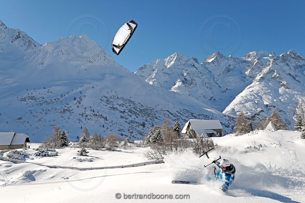 Jérome Josserand - snowkite au col du Lautaret (05) Fr