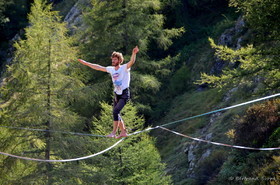 Slackline au Chazelet - La Grave - Hautes Alpes - France