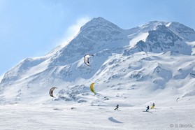 Romain Luppi, Fabio Ingrosso et Goody Gaudard - simplon pass - snowkite en Suisse