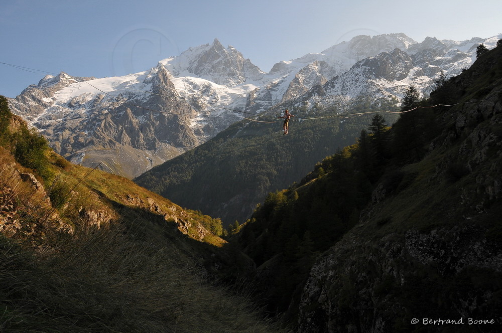 Slackline au Chazelet - La Grave - Hautes Alpes - France