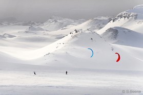 Jérome Josserand et Siggi - snowkite en Islande