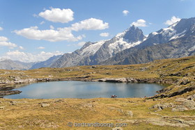 lac noir et massif de La Meije - hautes alpes - France