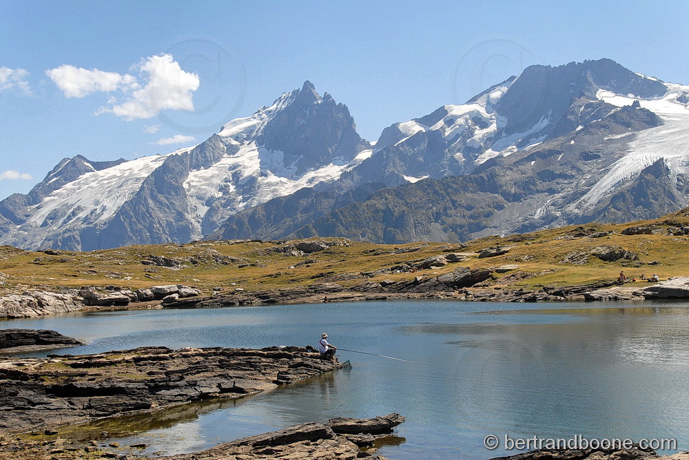 lac noir et massif de La Meije - hautes alpes - France