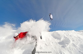 Jérome Josserand et Johann Civel- snowkite au col du Lautaret (05) Fr