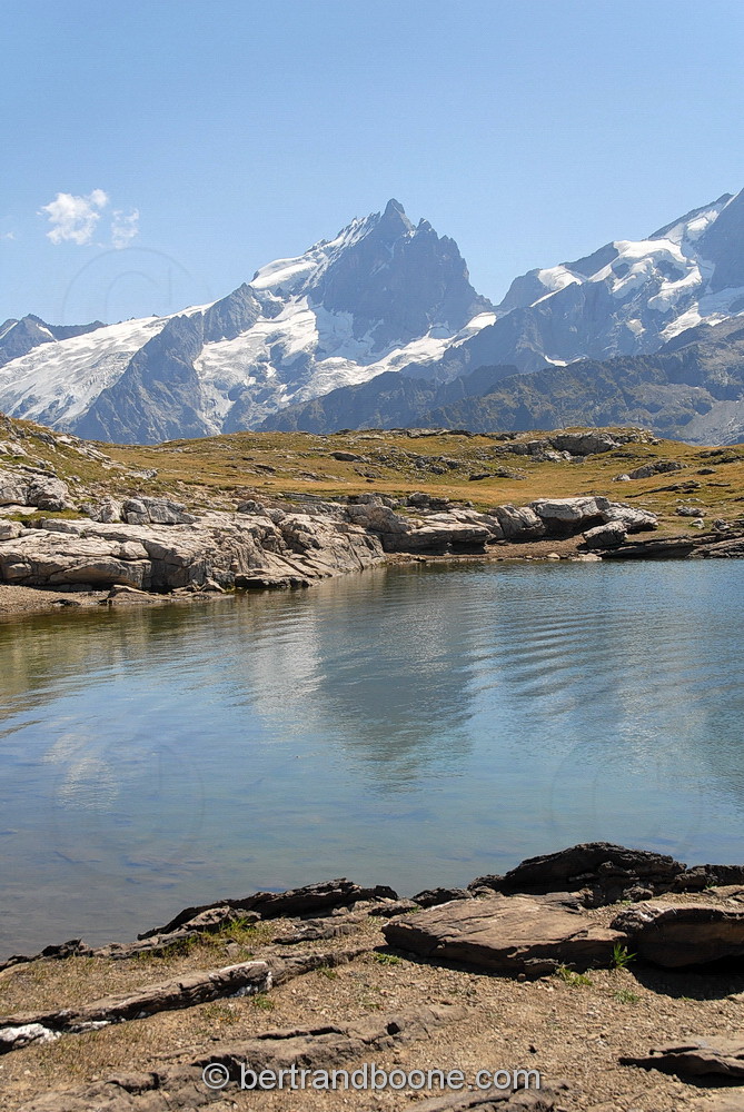 lac noir et massif de La Meije - hautes alpes - France