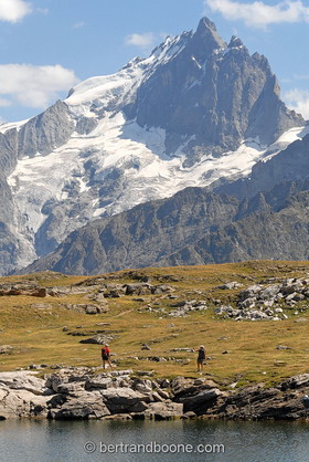 lac noir et massif de La Meije - hautes alpes - France