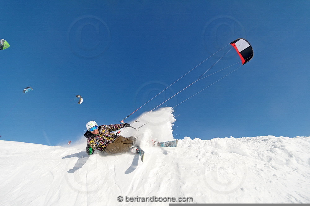 Fabio Ingrosso - snowkite au col du Lautaret (05) Fr