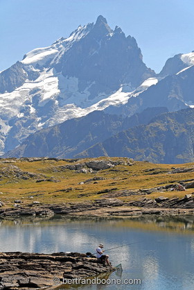 lac noir et massif de La Meije - hautes alpes - France