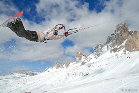 Cortina snowkite contest 2009 passo Giau Italy