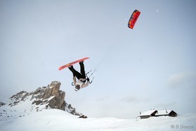 Cortina snowkite contest 2009 passo Giau Italy