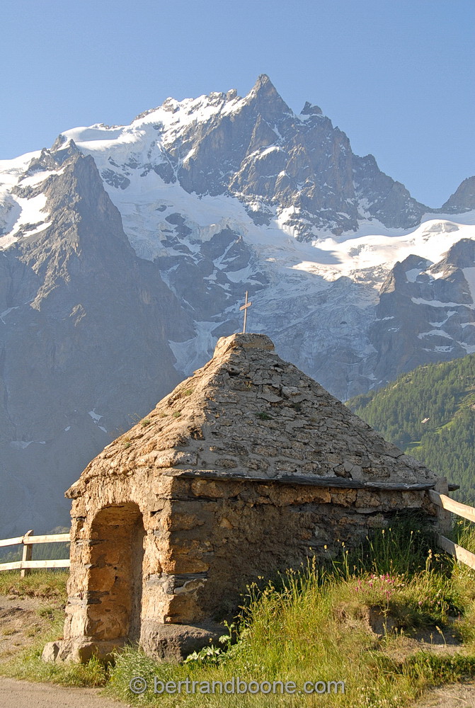 Oratoire du Chazelet et La Meije- hautes alpes - France