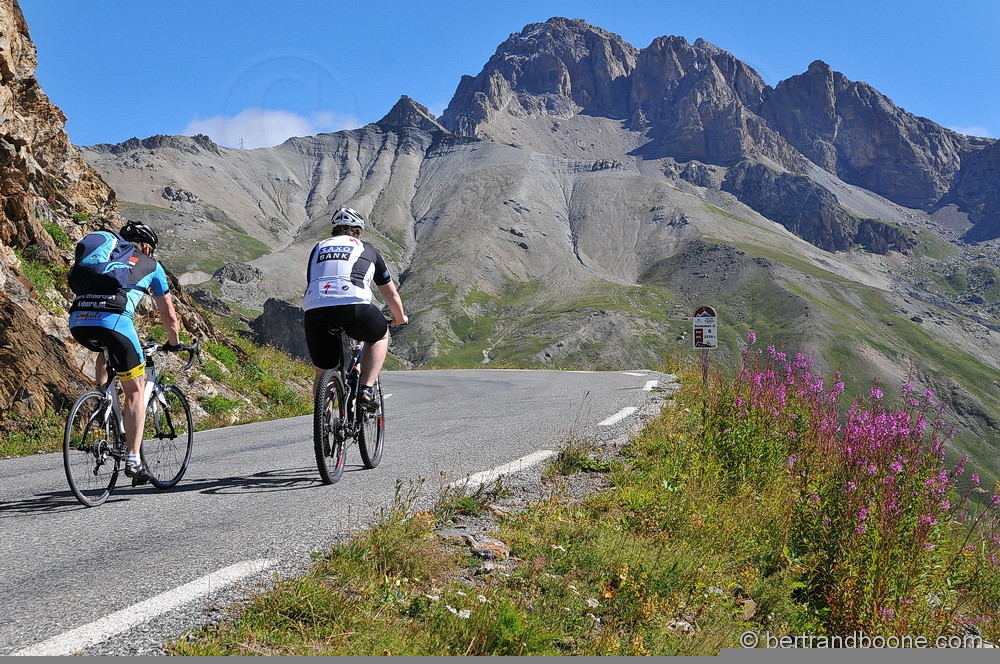 cyclistes au col du Galibier (05)