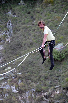 Slackline au Chazelet - La Grave - Hautes Alpes - France