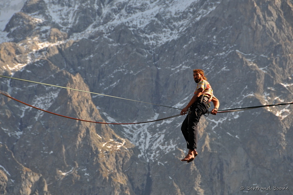 Slackline au Chazelet - La Grave - Hautes Alpes - France
