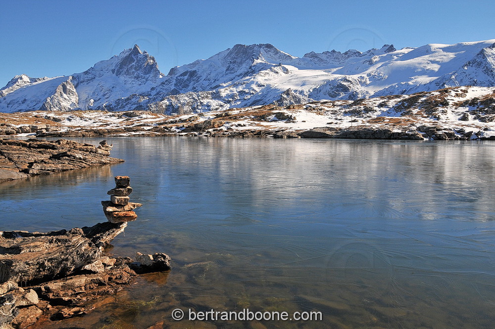 Lac noir et massif de la Meije - Hautes Alpes - France