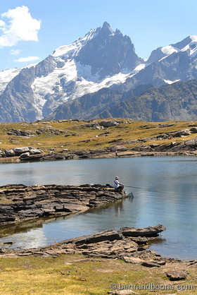 lac noir et massif de La Meije - hautes alpes - France