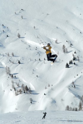 Cortina snowkite contest 2009 passo Giau Italy