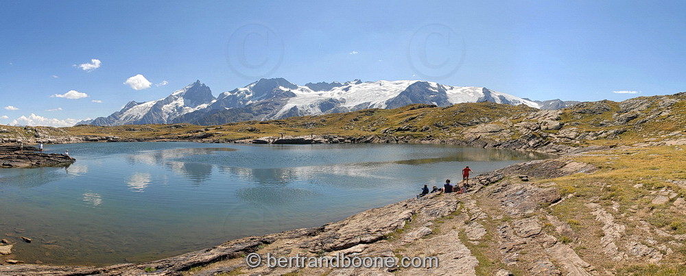 lac noir et massif de La Meije - hautes alpes - France