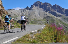 cyclistes au col du Galibier (05)