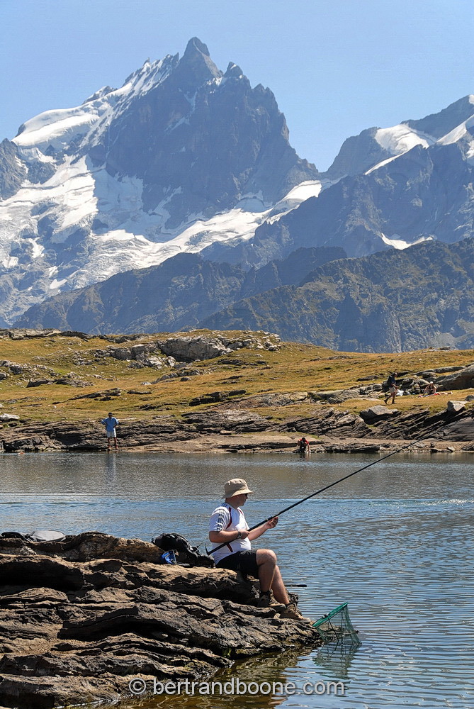 lac noir et massif de La Meije - hautes alpes - France