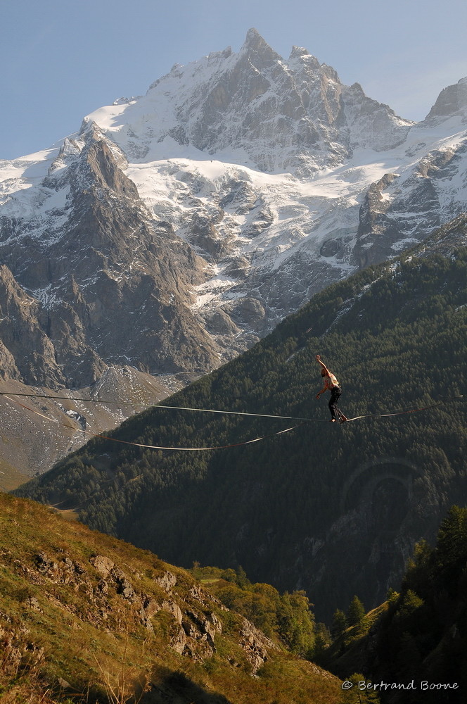 Slackline au Chazelet - La Grave - Hautes Alpes - France