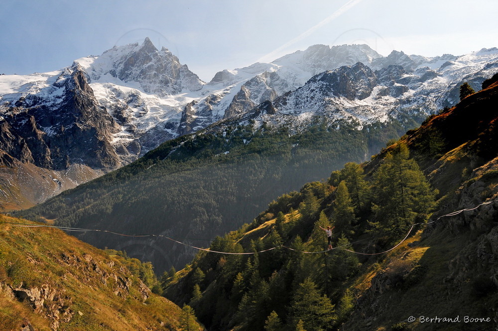 Slackline au Chazelet - La Grave - Hautes Alpes - France