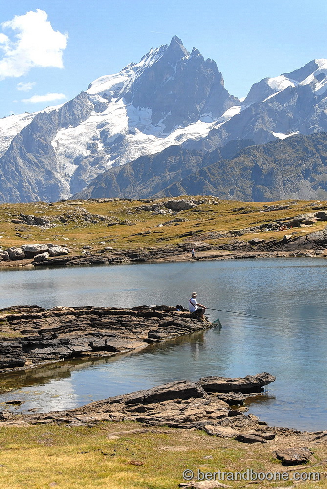 lac noir et massif de La Meije - hautes alpes - France
