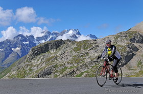 cyclistes au col du Galibier (05)