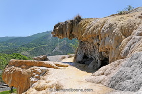 fontaine pétrifiante de Réotier (05) FR