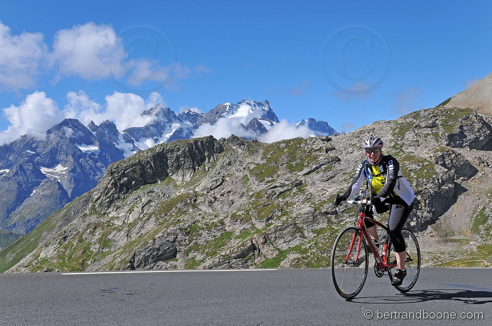 cyclistes au col du Galibier (05)