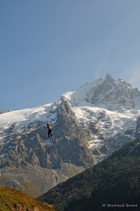 Slackline au Chazelet - La Grave - Hautes Alpes - France