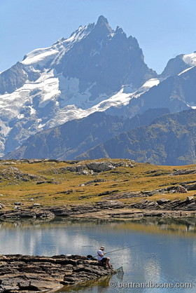 lac noir et massif de La Meije - hautes alpes - France