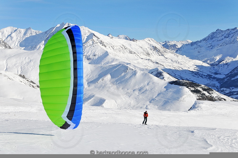 snowkite sur le plareau d'Emparis (05)