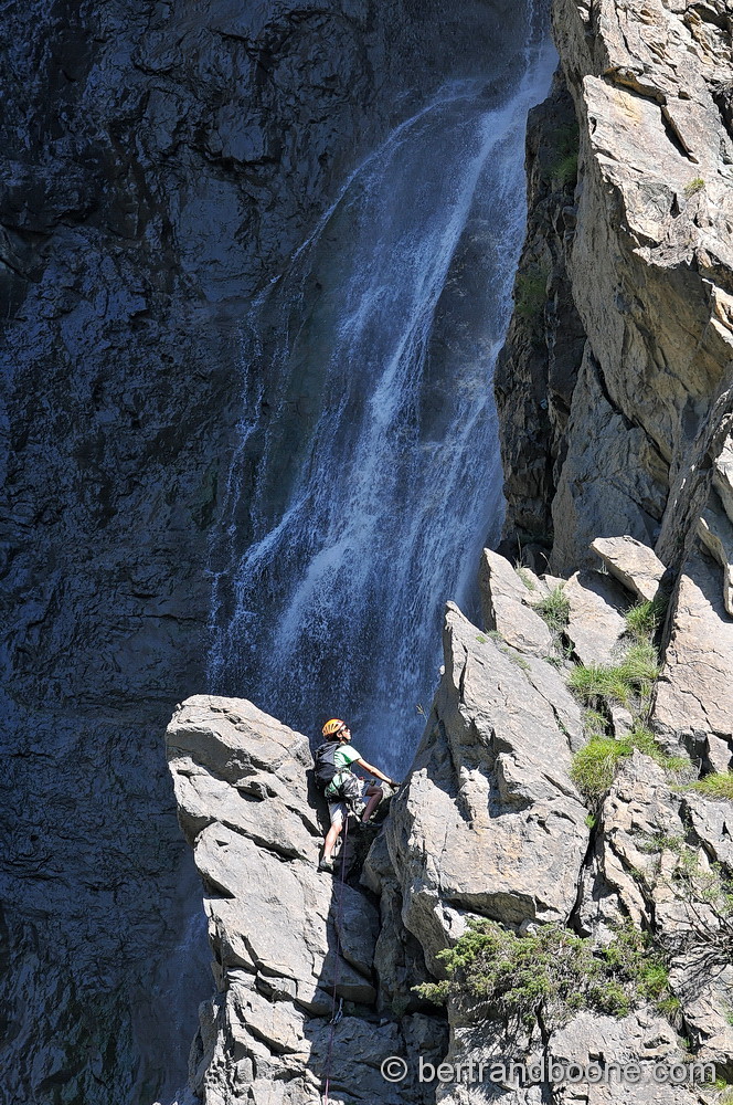 Escalade aux Fréaux - arrète de la cascade - La Grave (05)