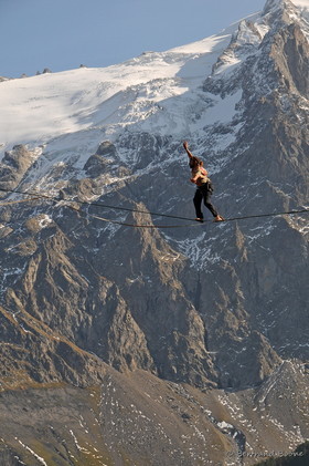 Slackline au Chazelet - La Grave - Hautes Alpes - France