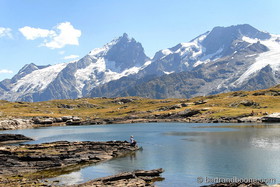 lac noir et massif de La Meije - hautes alpes - France