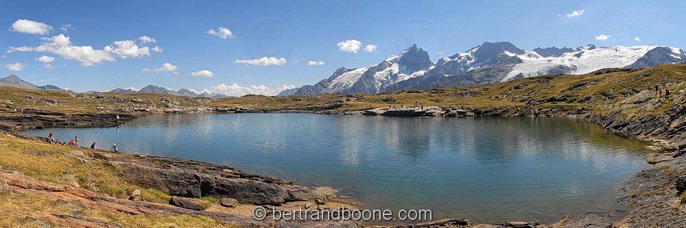 lac noir et massif de La Meije - hautes alpes - France